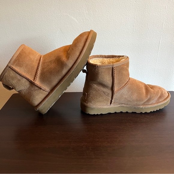 UGG Women's Classic Mini II Boots Size 8 Chestnut Color Suede - Picture 1 of 11